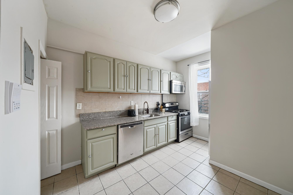 Private Bedroom in Flatbush 873 A - Photo 3