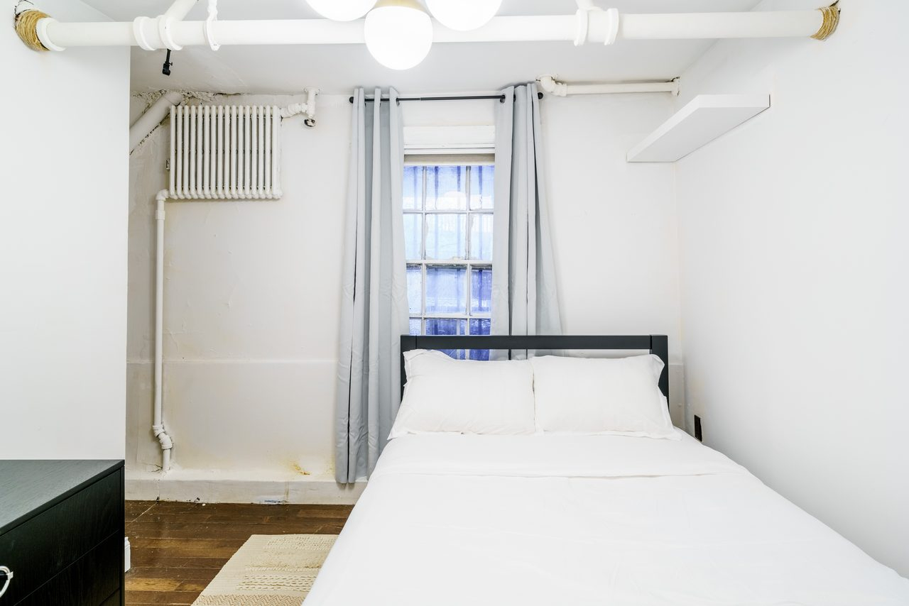 Private Bedroom in Bedford-Stuyvesant 909 E - Photo 2