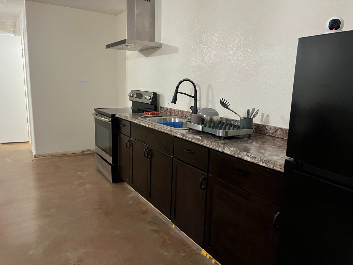 Big Room Studio Apartment - Photo 3