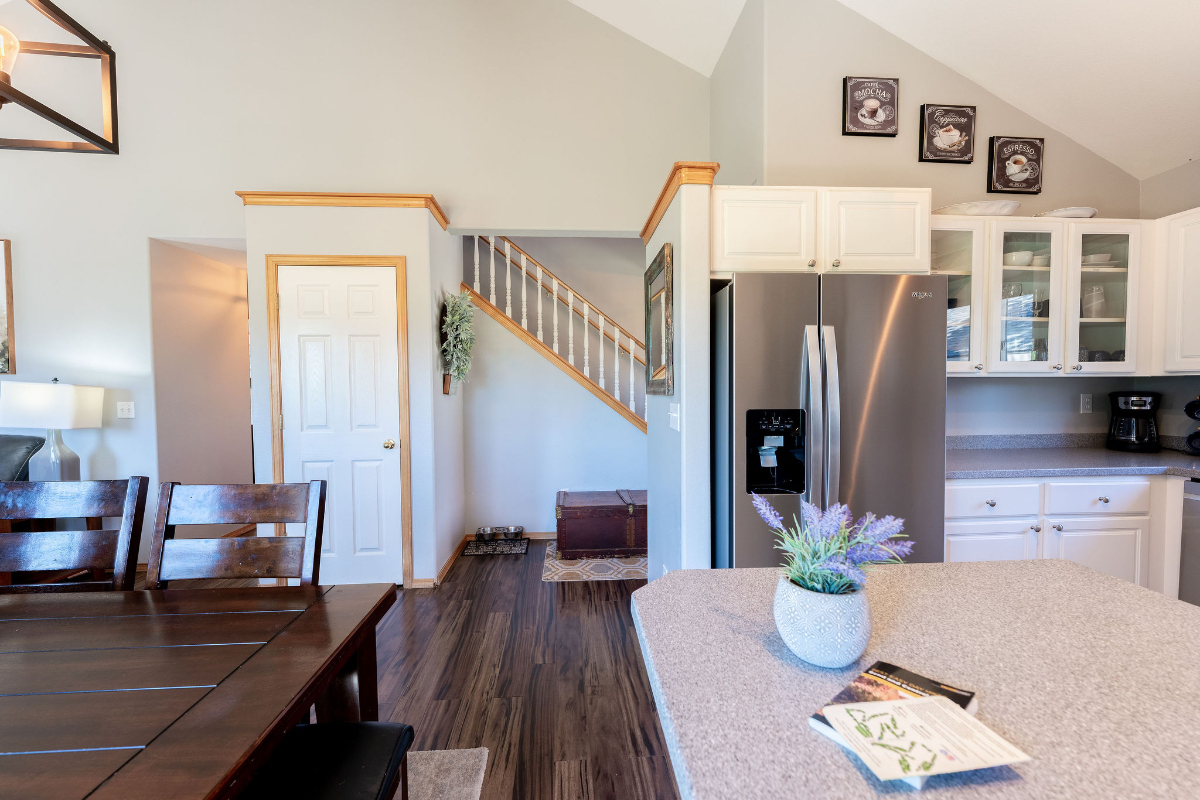 3 bedroom condo completely furnished with deck and hot tub - Photo 2