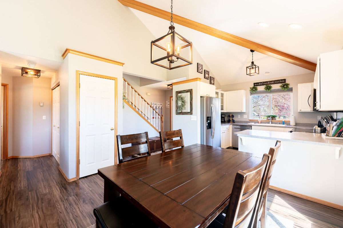 3 bedroom condo completely furnished with deck and hot tub - Photo 6
