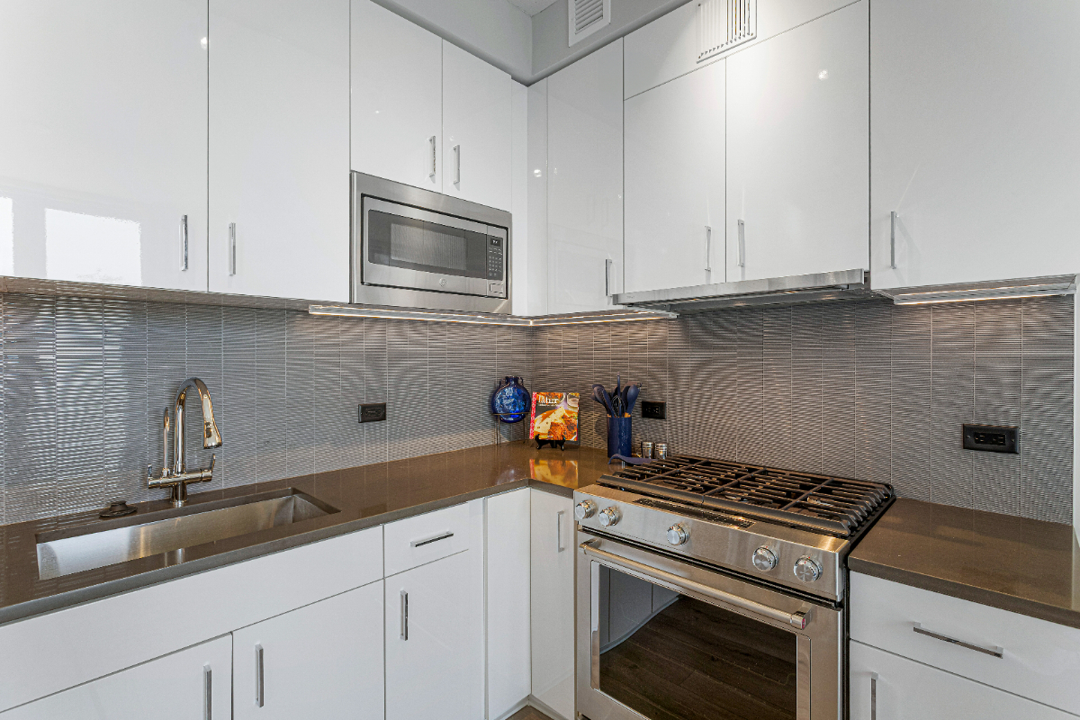 Riverfront condo 2BR 2BA, near NDU, w/roof deck & pkg - Photo 7