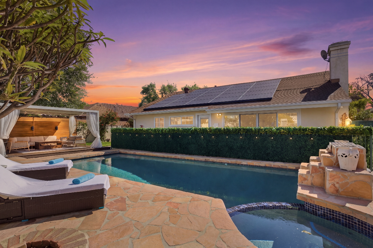 Comfortable 3BR Family Home + Loft + Secret room | Fully Furnished | Great Location - Photo 1