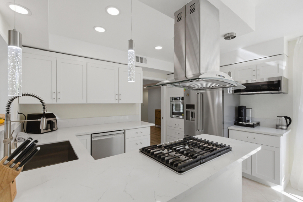 Comfortable 3BR Family Home + Loft + Secret room | Fully Furnished | Great Location - Photo 6