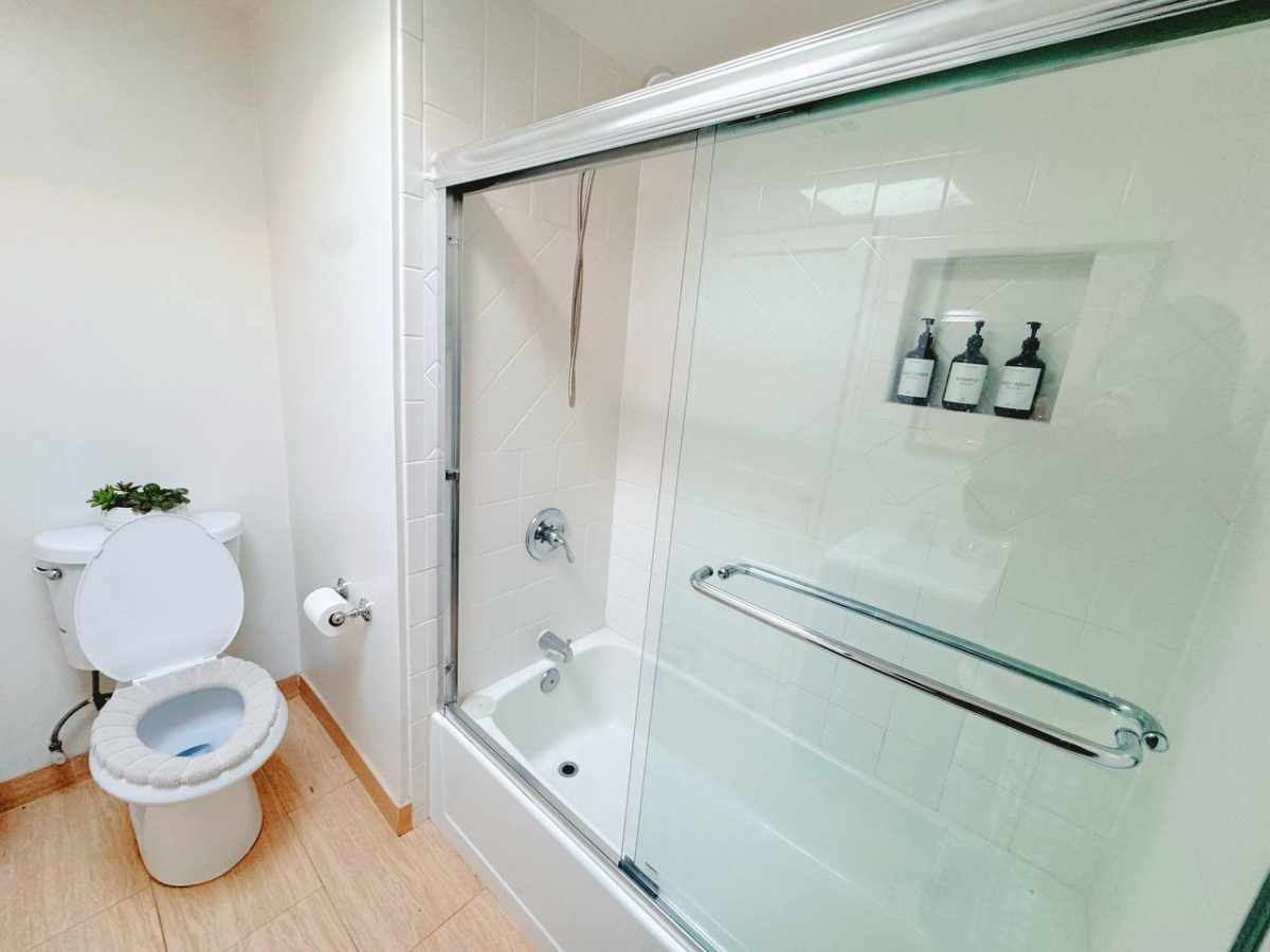 Furnished 2BR House · Private Entrance · All Utilities Incl. · Direct Bus to UCLA, Near SM Hospitals - Photo 5
