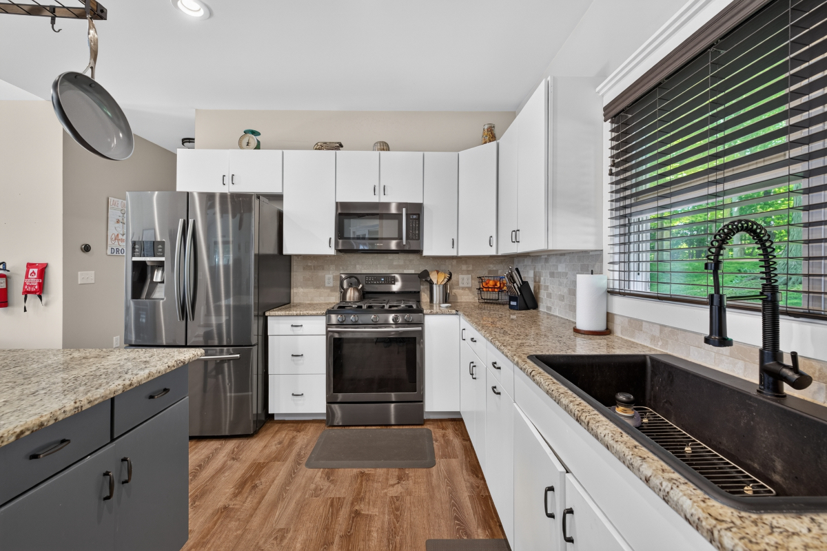 Executive Lake Front Home - Photo 6