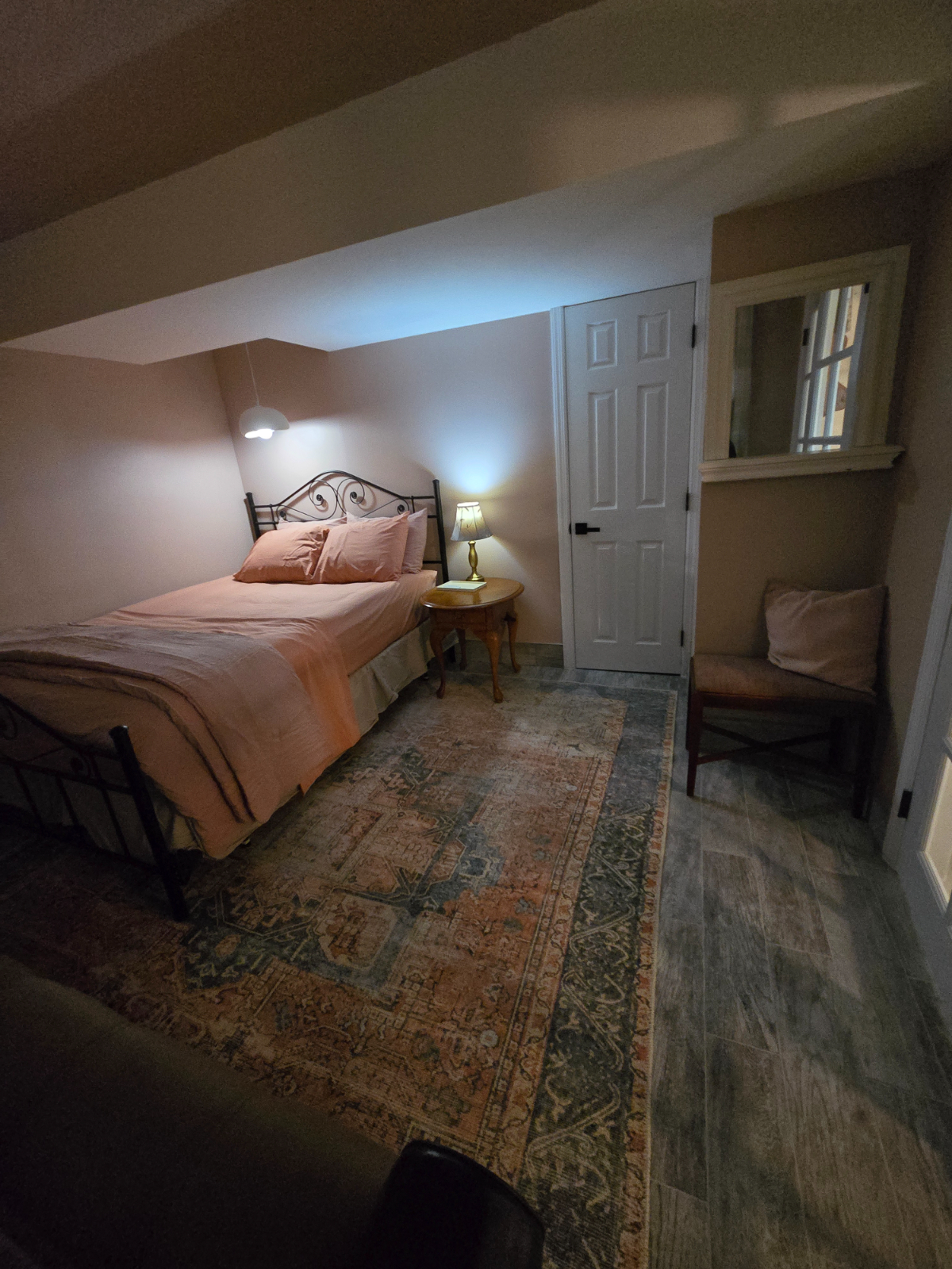 Newly renovated 1 bedroom apartment - Photo 2
