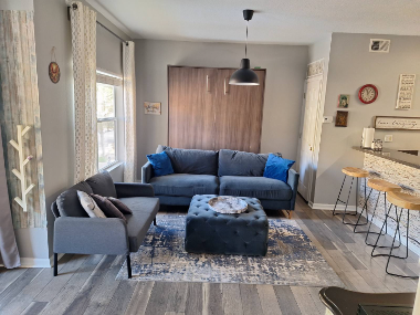 Move In Ready: 1 -Bedroom Condo -Month to Month Perfect for Travel Healthcare Professionals - Photo 3