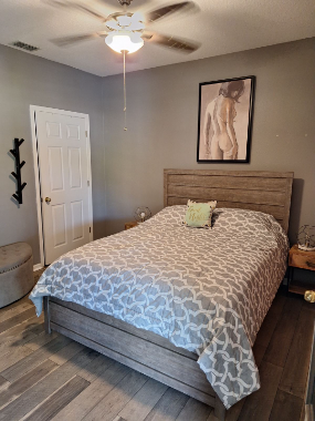 Move In Ready: 1 -Bedroom Condo -Month to Month Perfect for Travel Healthcare Professionals - Photo 6