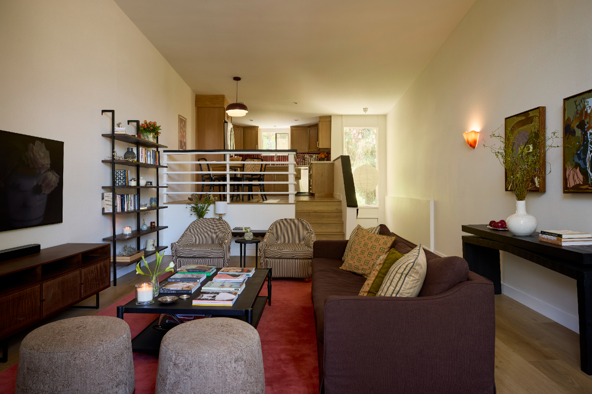 Designer Townhome in Prime Walkable Silverlake | Spacious & Art Filled Furnished 1Bd/1Ba - Photo 2