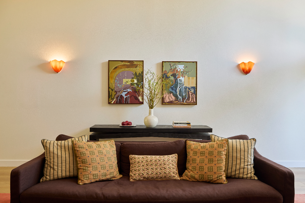 Designer Townhome in Prime Walkable Silverlake | Spacious & Art Filled Furnished 1Bd/1Ba - Photo 3