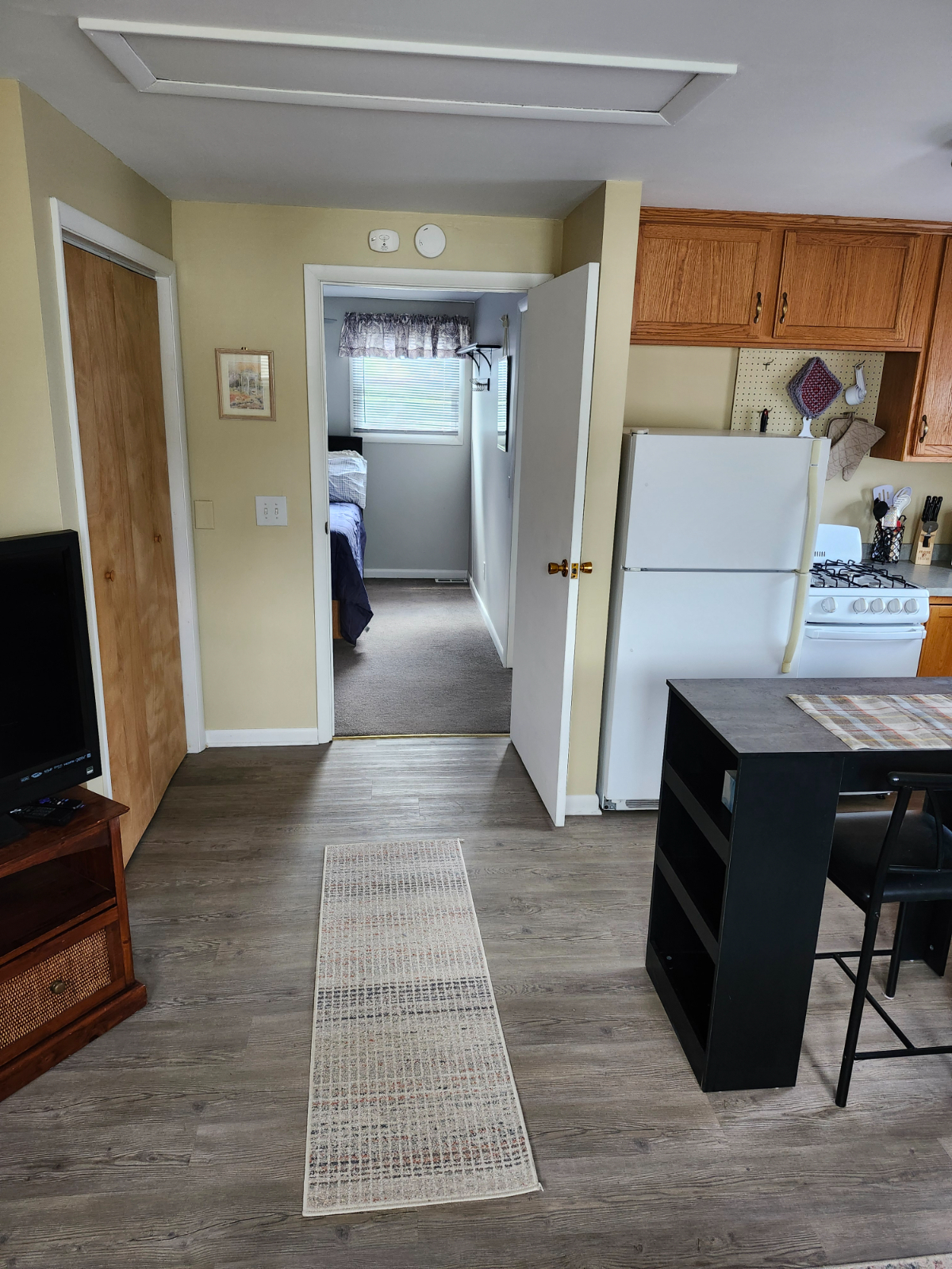 Cozy and secure one bedroom apartment - Photo 3