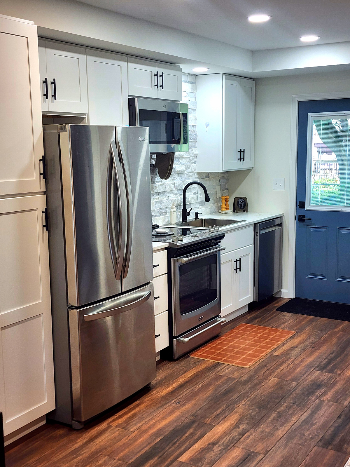 Luxury Studio, Full Kitchen - City Access! - Photo 8