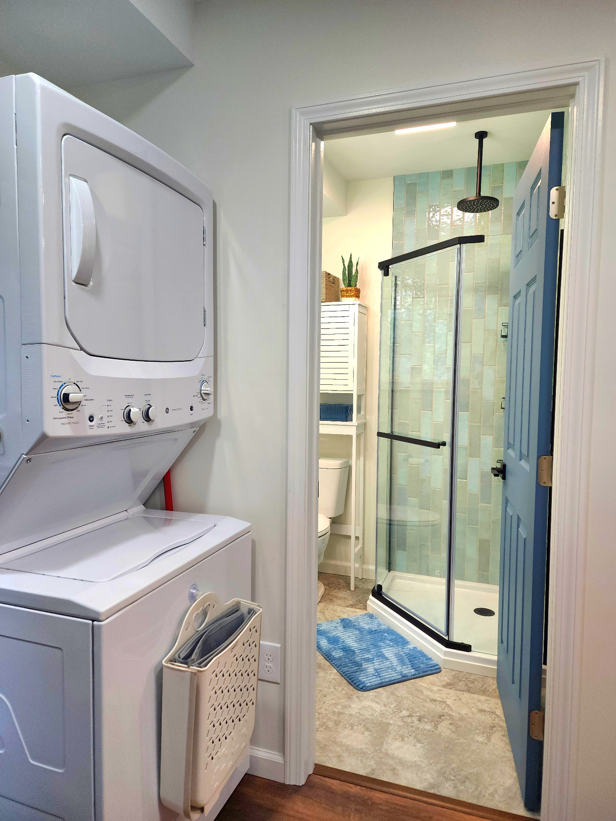 Luxury Studio, Full Kitchen - City Access! - Photo 3