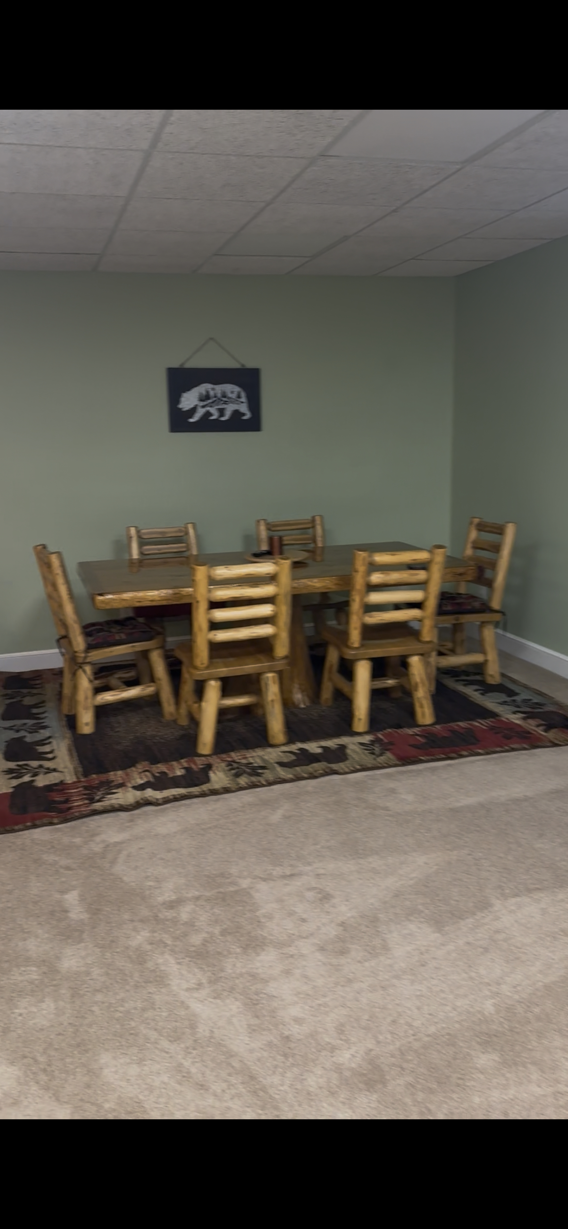 Peaceful Walk-Out Basement Studio Offering Spacious Living, Full Kitchen, & Driveway Parking - Photo 3