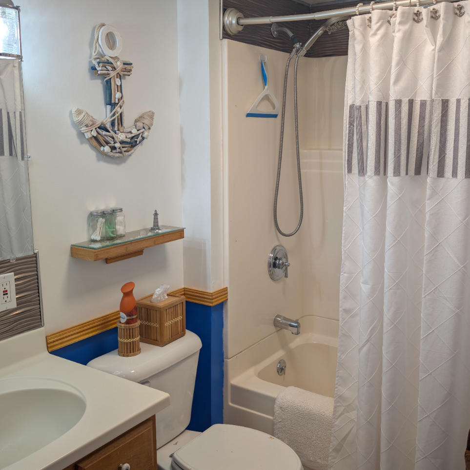 Inviting Room with Private Bath | Lake Erie Waterfront Views | Private Beach Access | Prime Rural Ar - Photo 4