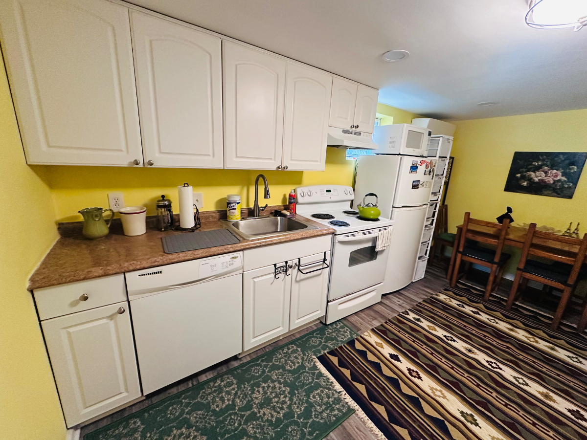 Beautifully updated, cozy home away from home! - Photo 2