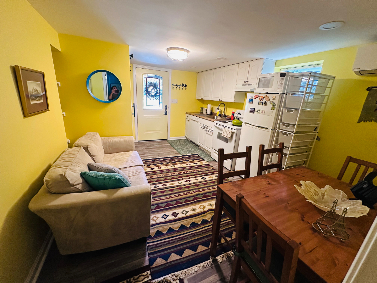 Beautifully updated, cozy home away from home! - Photo 1