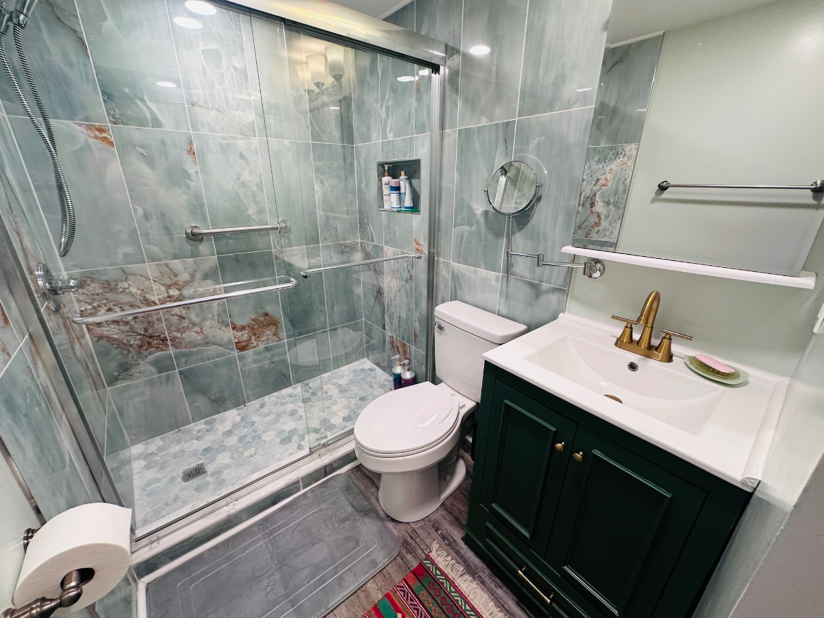 Beautifully updated, cozy home away from home! - Photo 6