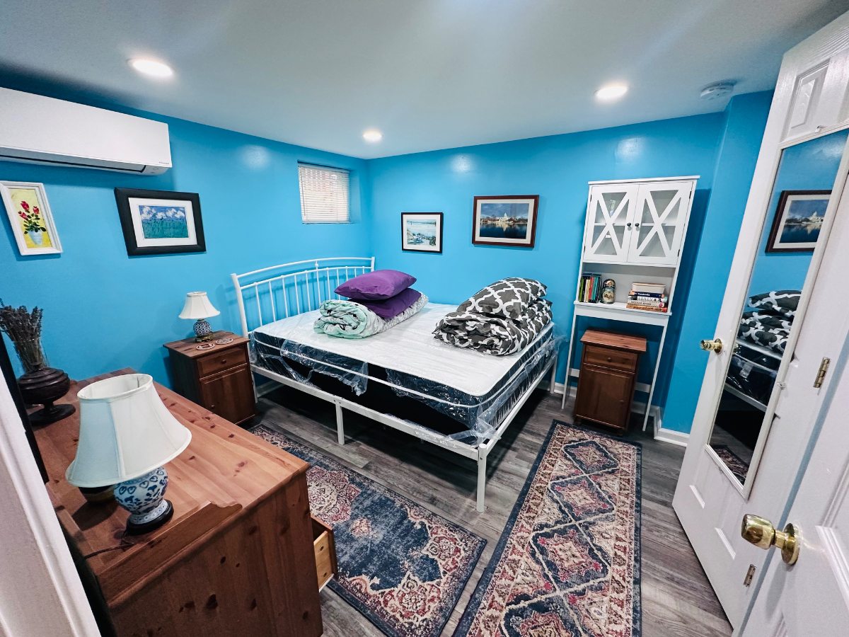 Beautifully updated, cozy home away from home! - Photo 3