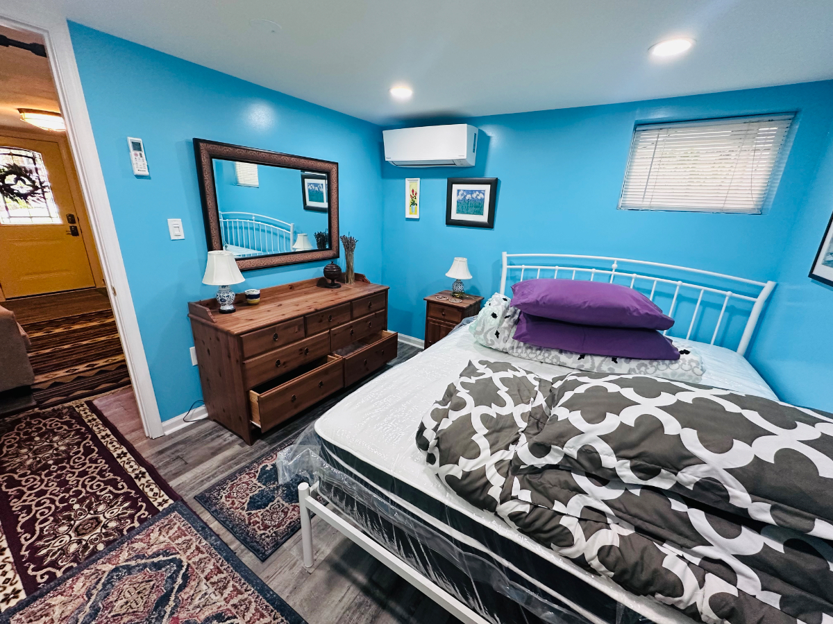 Beautifully updated, cozy home away from home! - Photo 5