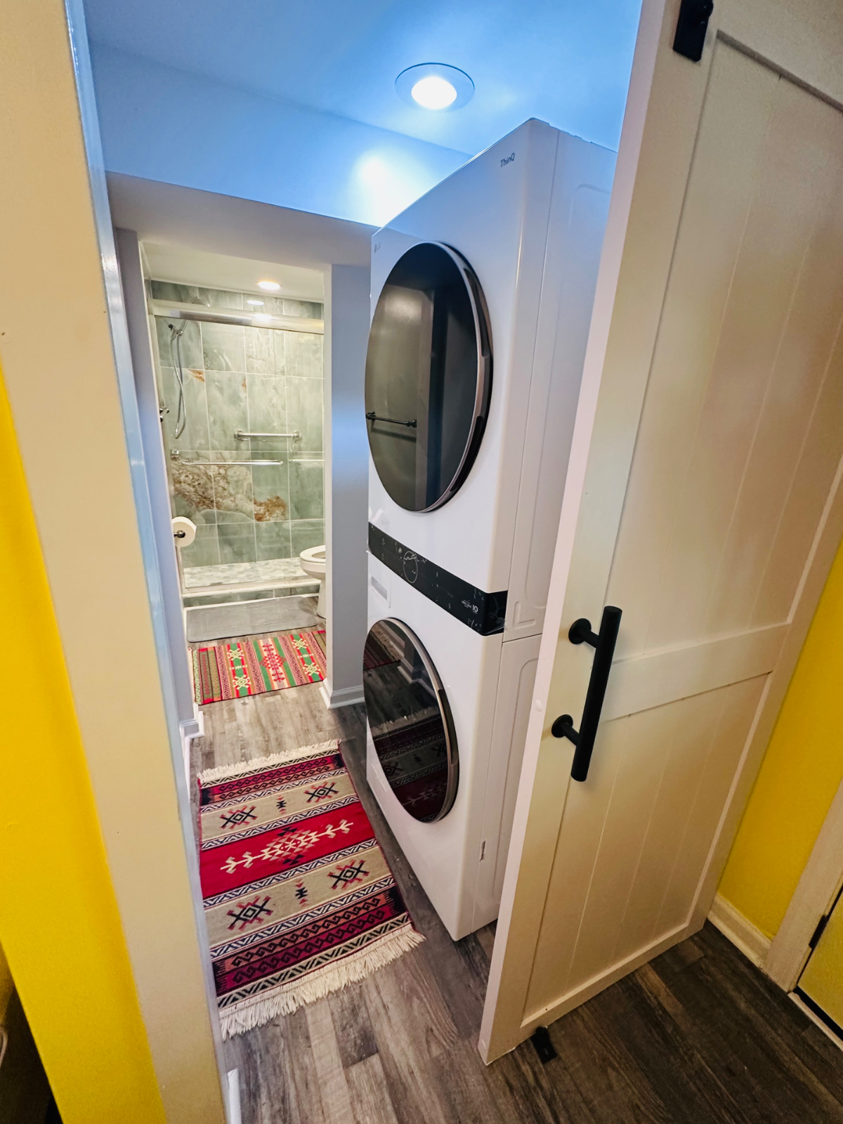 Beautifully updated, cozy home away from home! - Photo 8