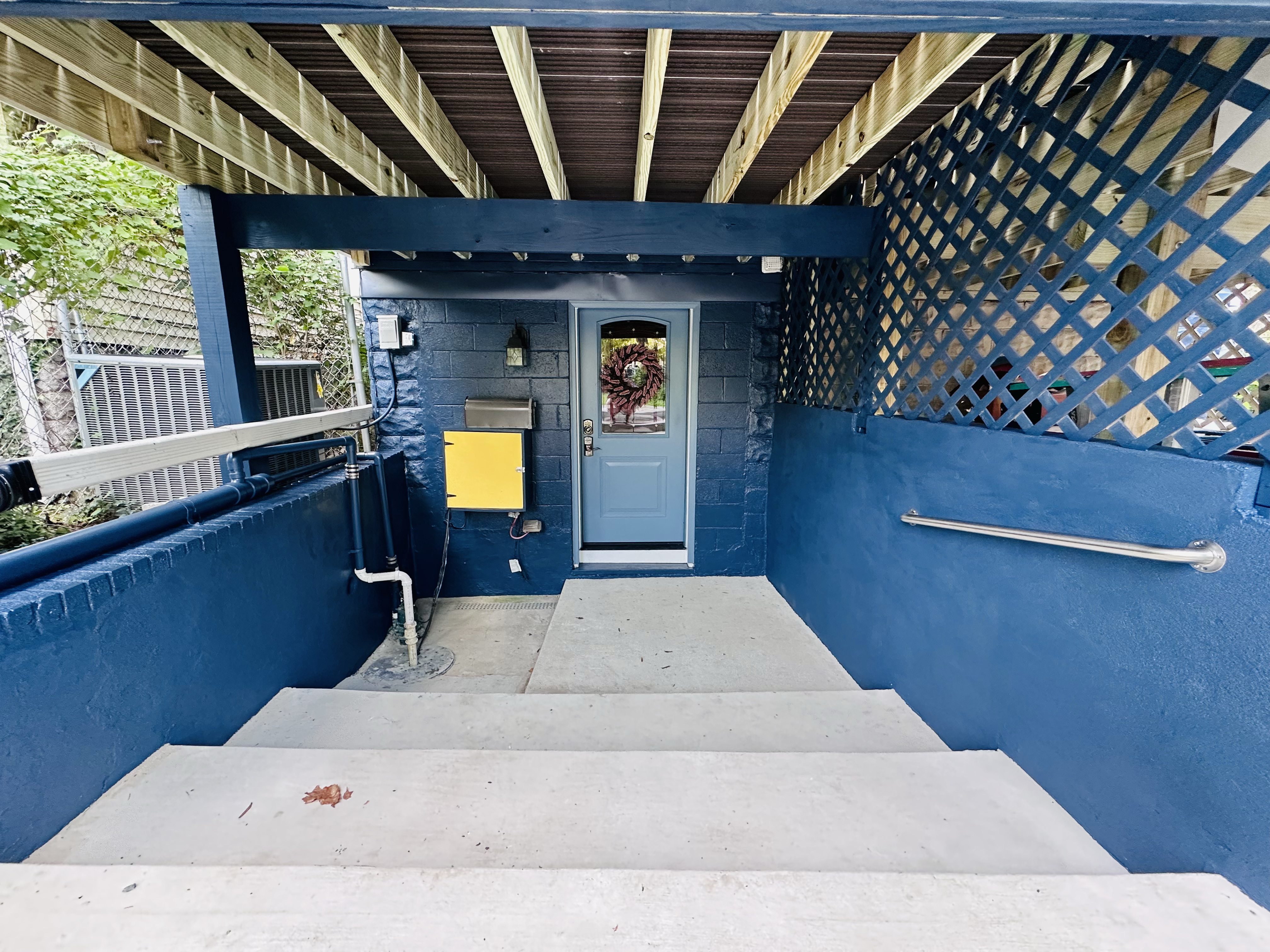 Beautifully updated, cozy home away from home! - Photo 10