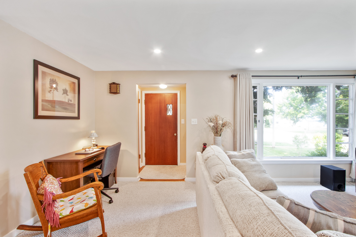 Charming 2-Bedroom Home with Bonus Basement, Home Office & Outdoor Retreat - Photo 6