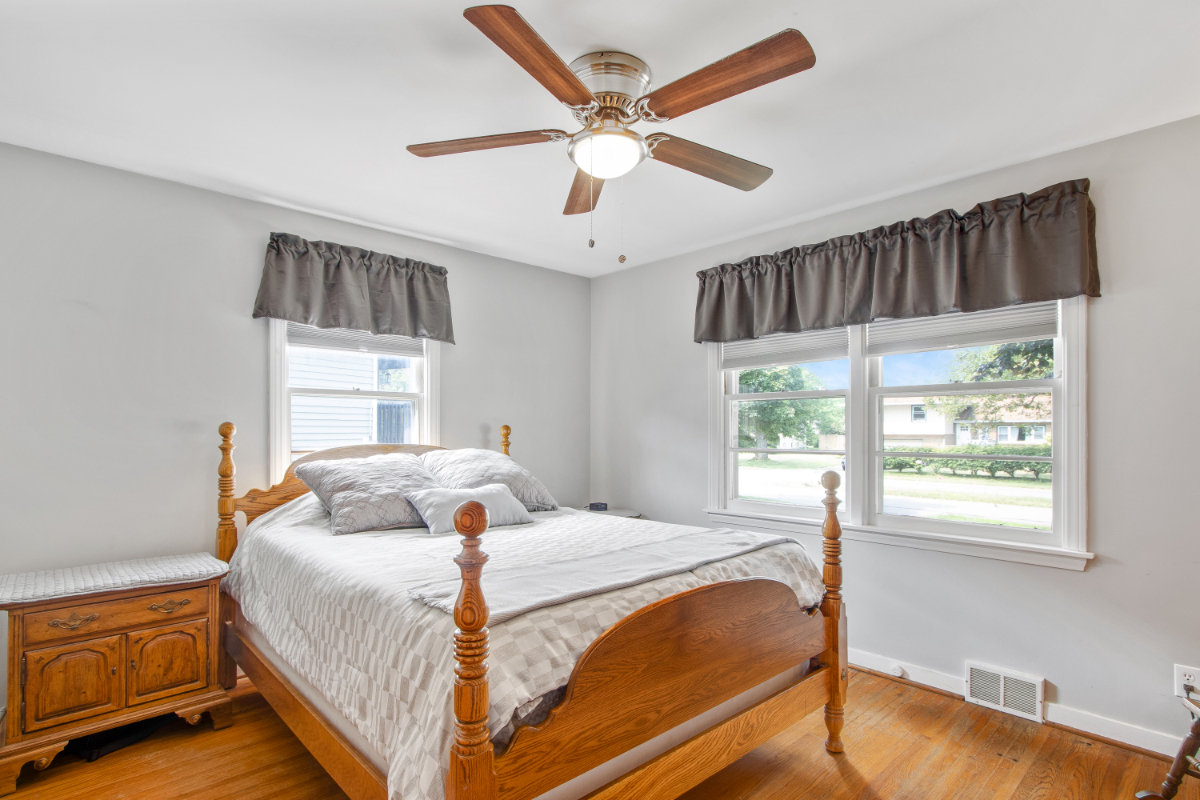 Charming 2-Bedroom Home with Bonus Basement, Home Office & Outdoor Retreat - Photo 12