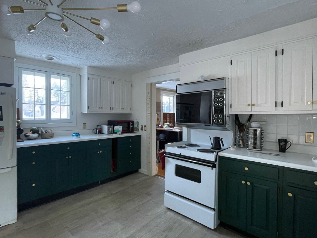 Relaxing 4BR Brookside Home - Brook Views, Private Backyard & All Utilities Included - Photo 4