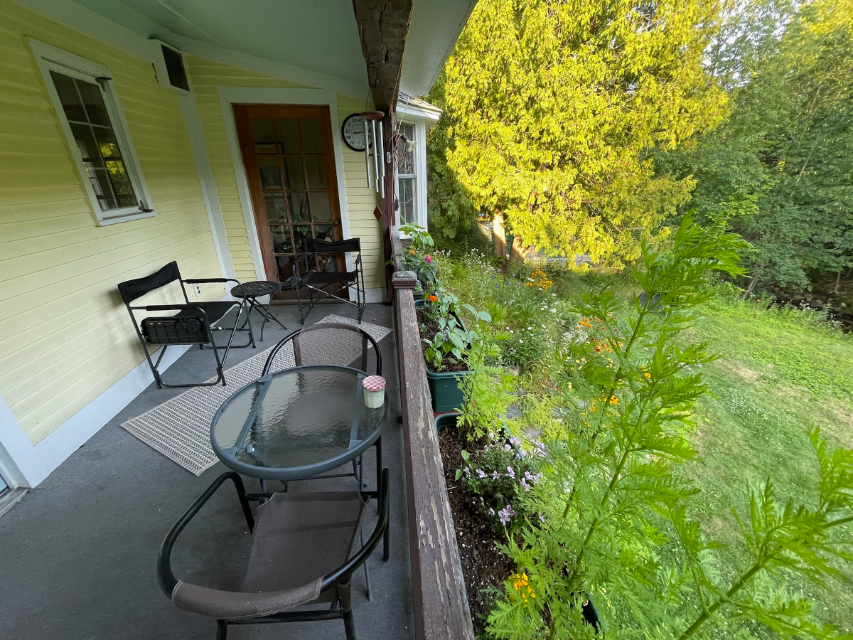 Relaxing 4BR Brookside Home - Brook Views, Private Backyard & All Utilities Included - Photo 12