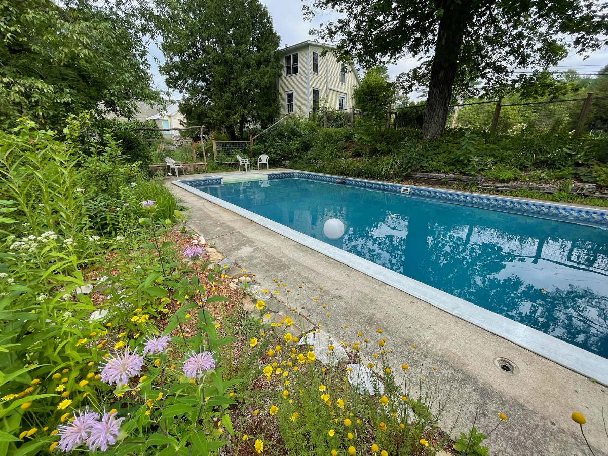 Relaxing 4BR Brookside Home - Brook Views, Private Backyard & All Utilities Included - Photo 8