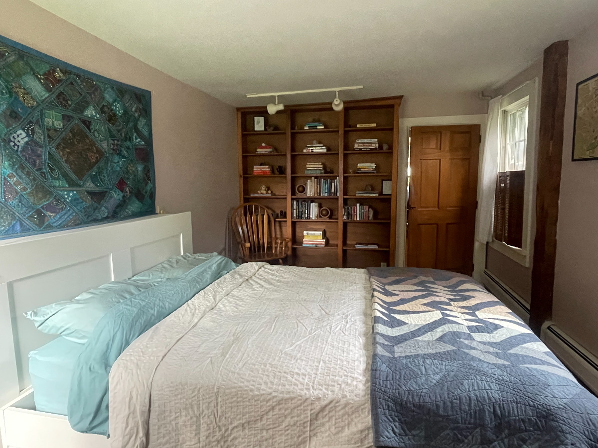 Relaxing 4BR Brookside Home - Brook Views, Private Backyard & All Utilities Included - Photo 10