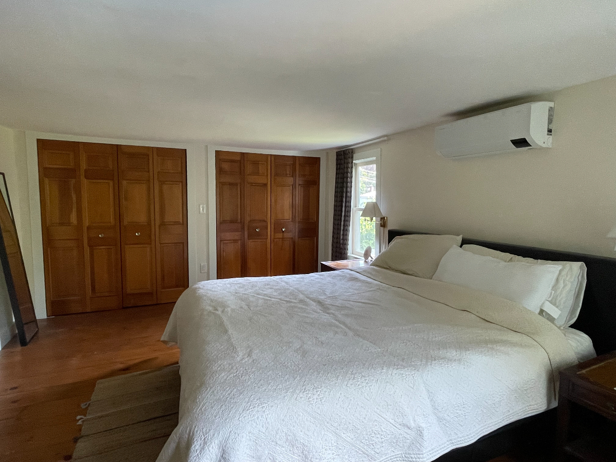 Relaxing 4BR Brookside Home - Brook Views, Private Backyard & All Utilities Included - Photo 6