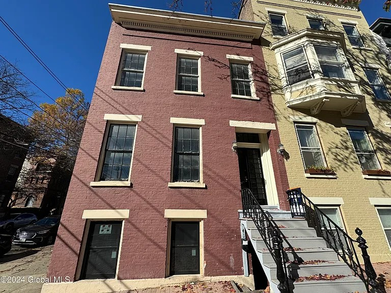 Welcome to Center Square - one of Albany's most walkable and beautiful historic neighborhoods - Photo 1