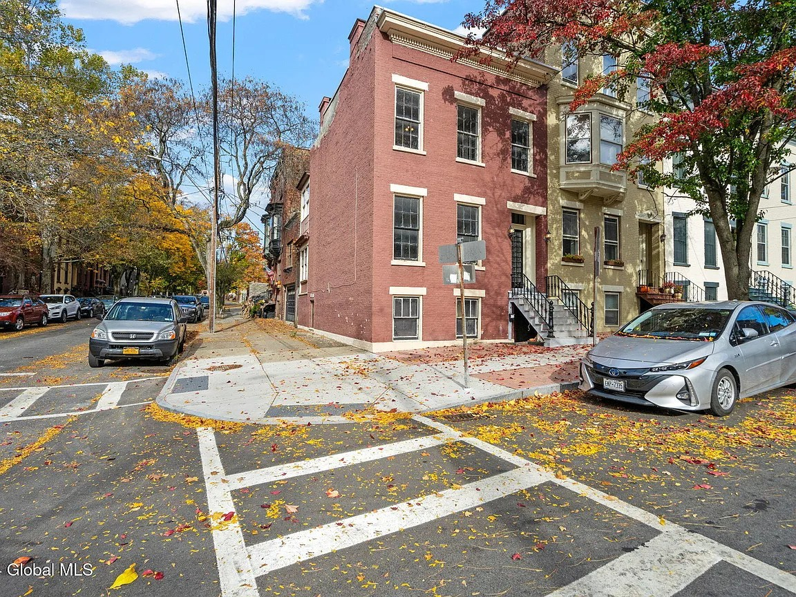 Welcome to Center Square - one of Albany's most walkable and beautiful historic neighborhoods - Photo 5