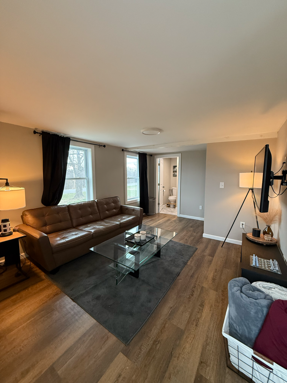 Furnished 2BR Apartment for Traveling Professionals - Photo 9