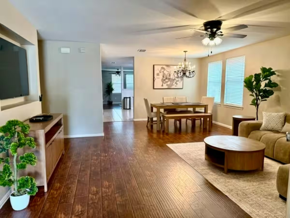 Spacious 4BR Furnished Home with Two Living Areas in Frisco - Photo 2