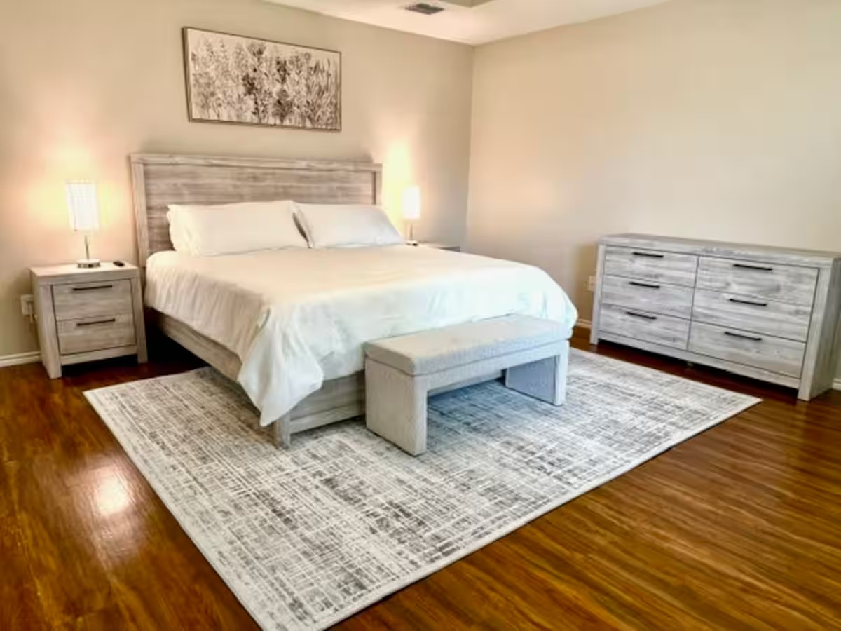 Spacious 4BR Furnished Home with Two Living Areas in Frisco - Photo 5