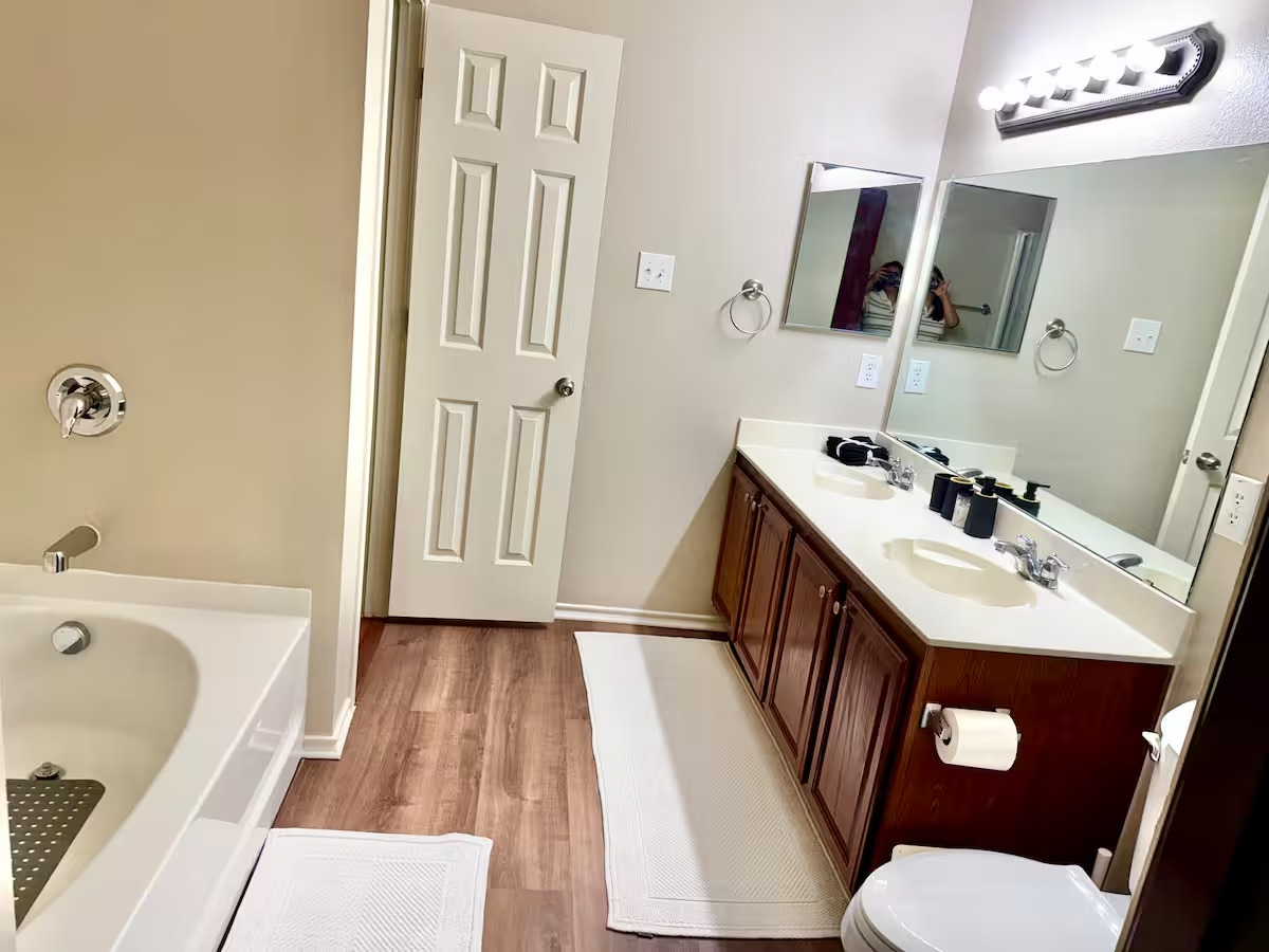 Spacious 4BR Furnished Home with Two Living Areas in Frisco - Photo 6