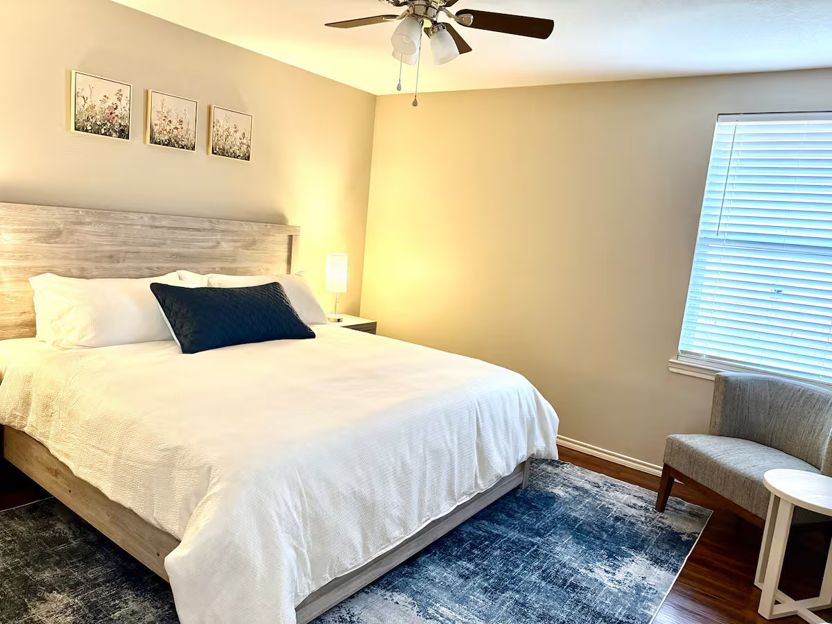 Spacious 4BR Furnished Home with Two Living Areas in Frisco - Photo 8