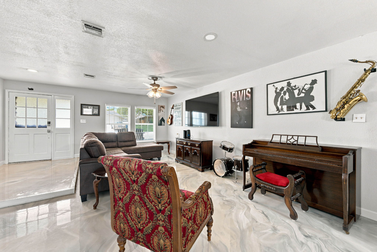 Furnished Private Rooms Or Entire Home Available Near Lackland AFB | Utilities, Wi-Fi & Laundry Room - Photo 2
