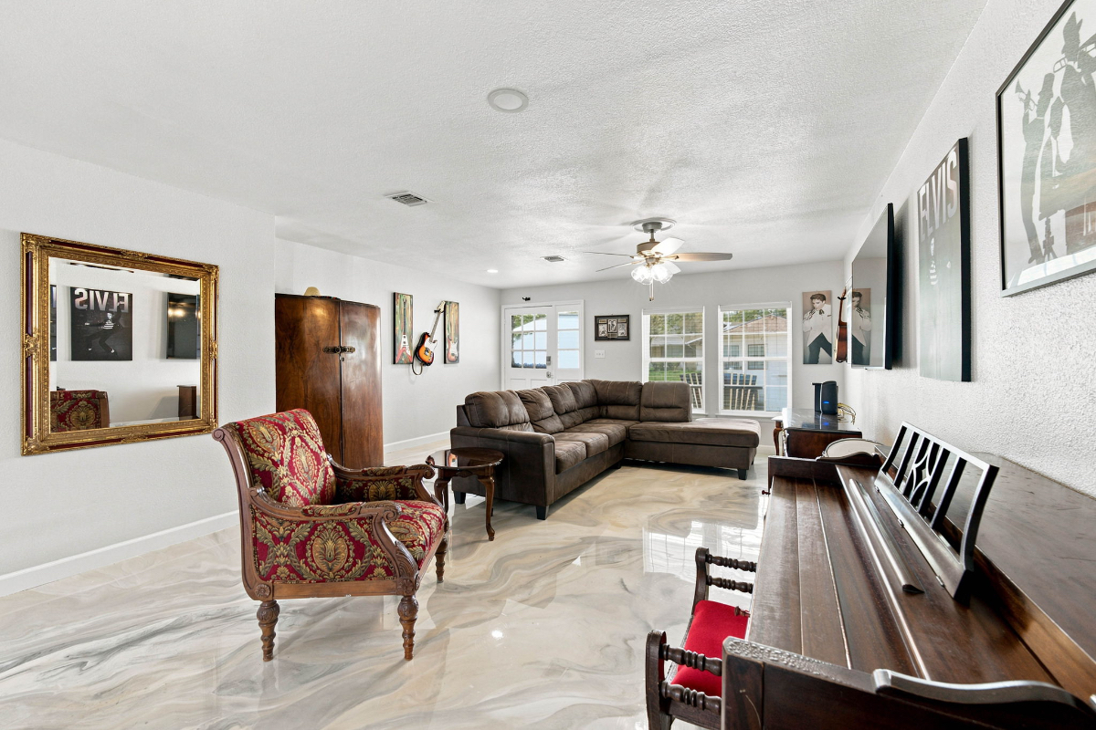 Furnished Private Rooms Or Entire Home Available Near Lackland AFB | Utilities, Wi-Fi & Laundry Room - Photo 3