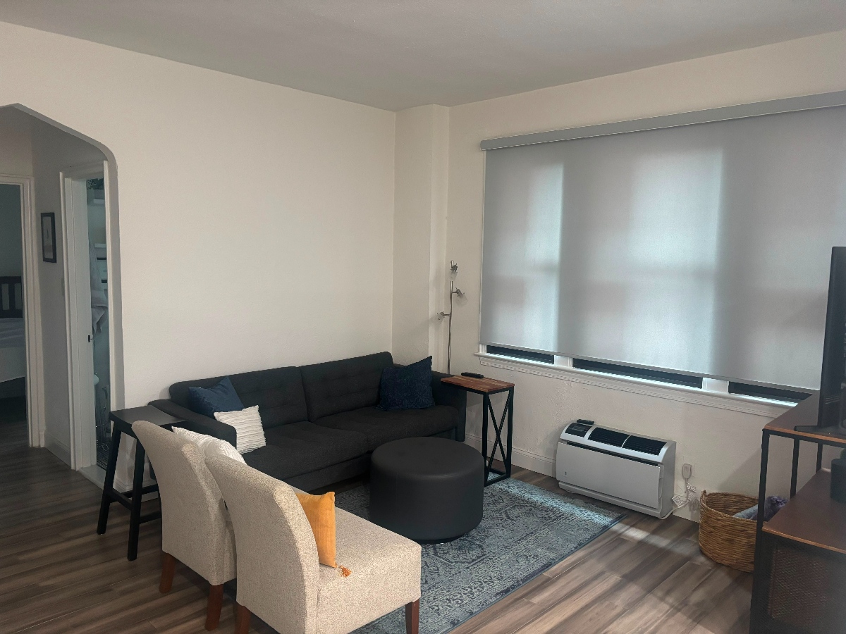 Elegant One-Bedroom Foggy Bottom Apartment - Photo 6
