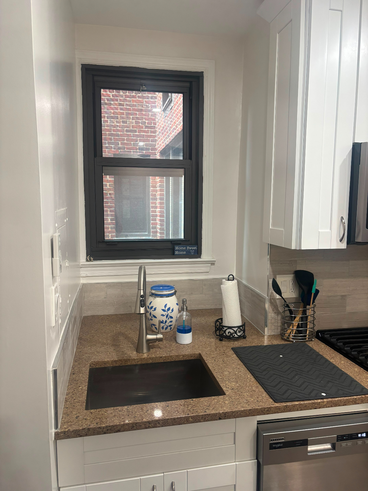 Elegant One-Bedroom Foggy Bottom Apartment - Photo 3