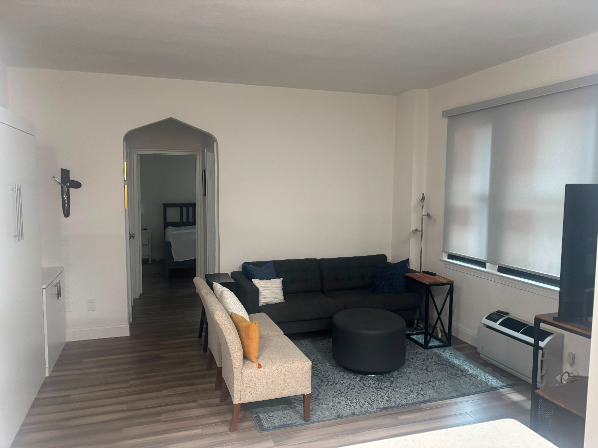 Elegant One-Bedroom Foggy Bottom Apartment - Photo 7