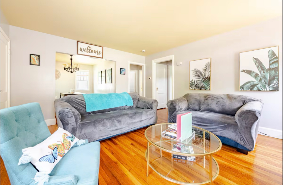 Spacious & Fully Furnished Home Near Hospitals | Sleeps 6 | Fast Wi-Fi & Backyard Retreat - Photo 2
