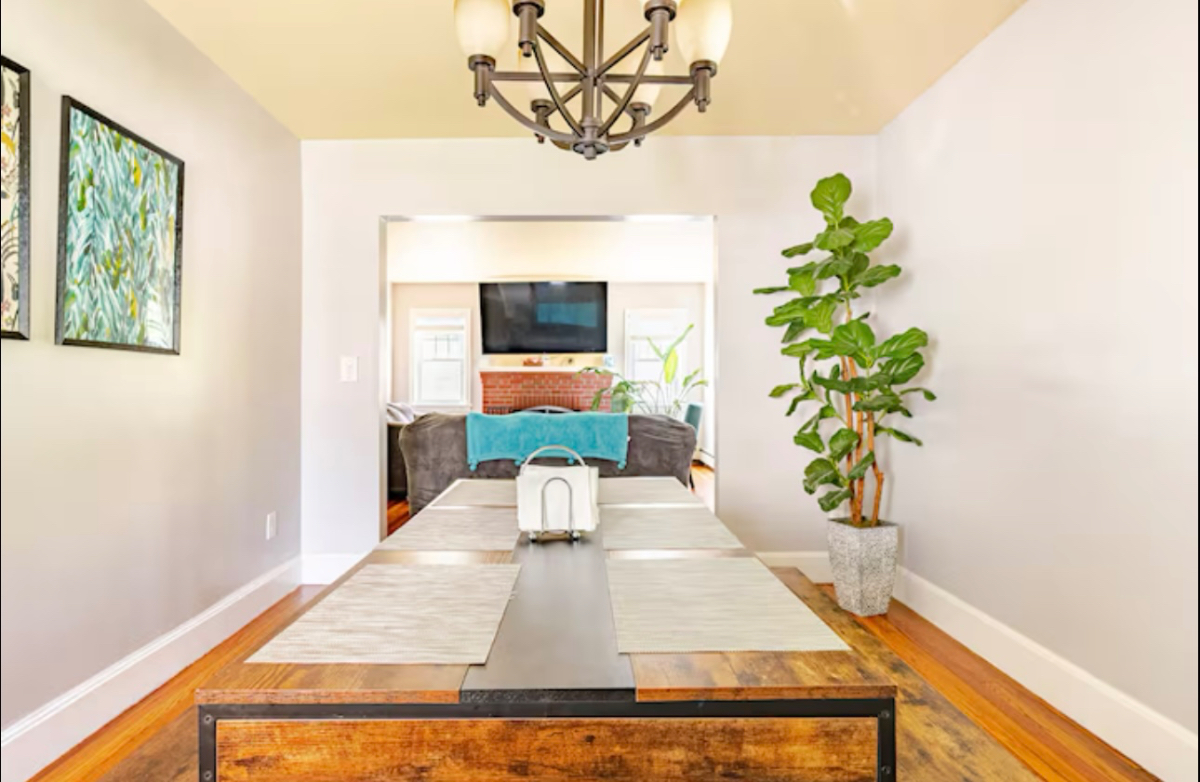 Spacious & Fully Furnished Home Near Hospitals | Sleeps 6 | Fast Wi-Fi & Backyard Retreat - Photo 4