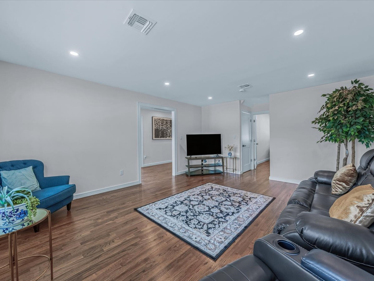Brand-New Furnished 5 Bedroom Home with Pool & Utilities Included - Photo 3