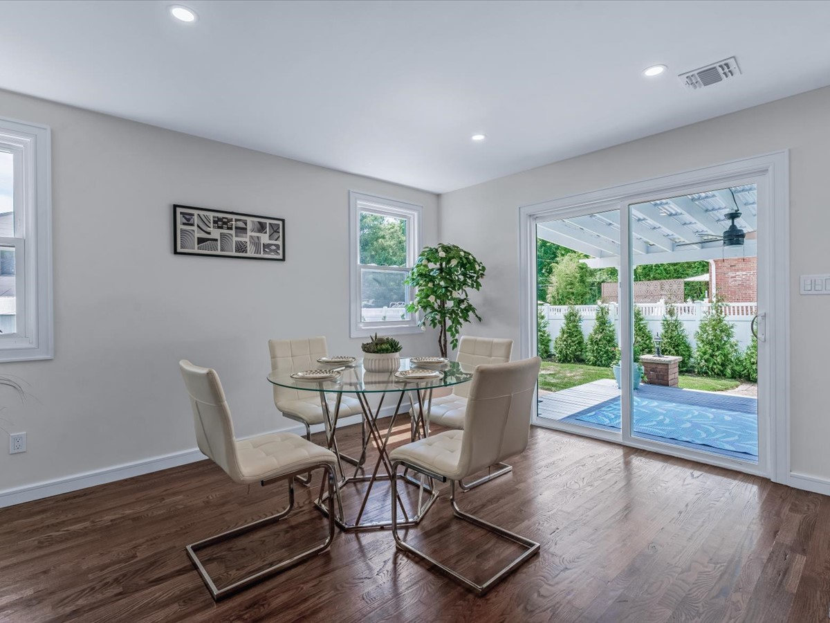 Brand-New Furnished 5 Bedroom Home with Pool & Utilities Included - Photo 10